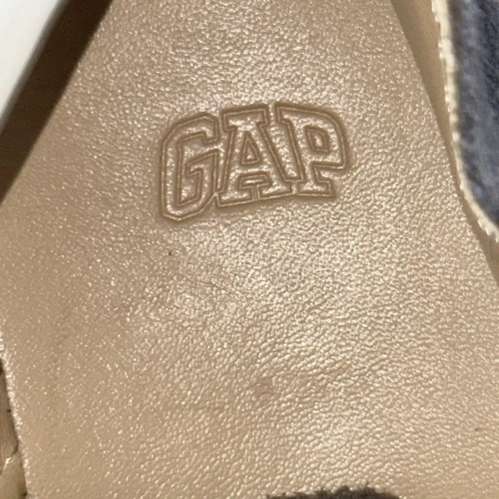 Gap Gray  Suede Oxfords Sz 2